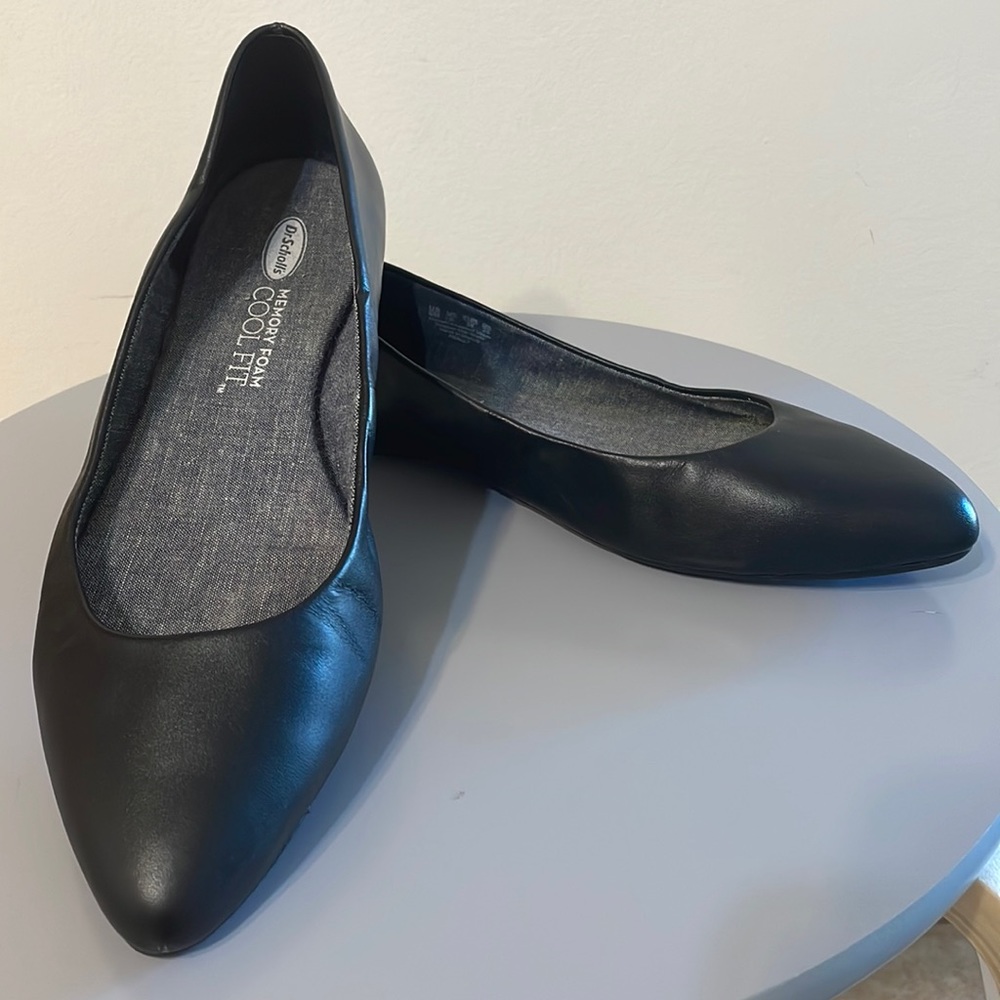 Dr. Scholl’s black leather flats US 8